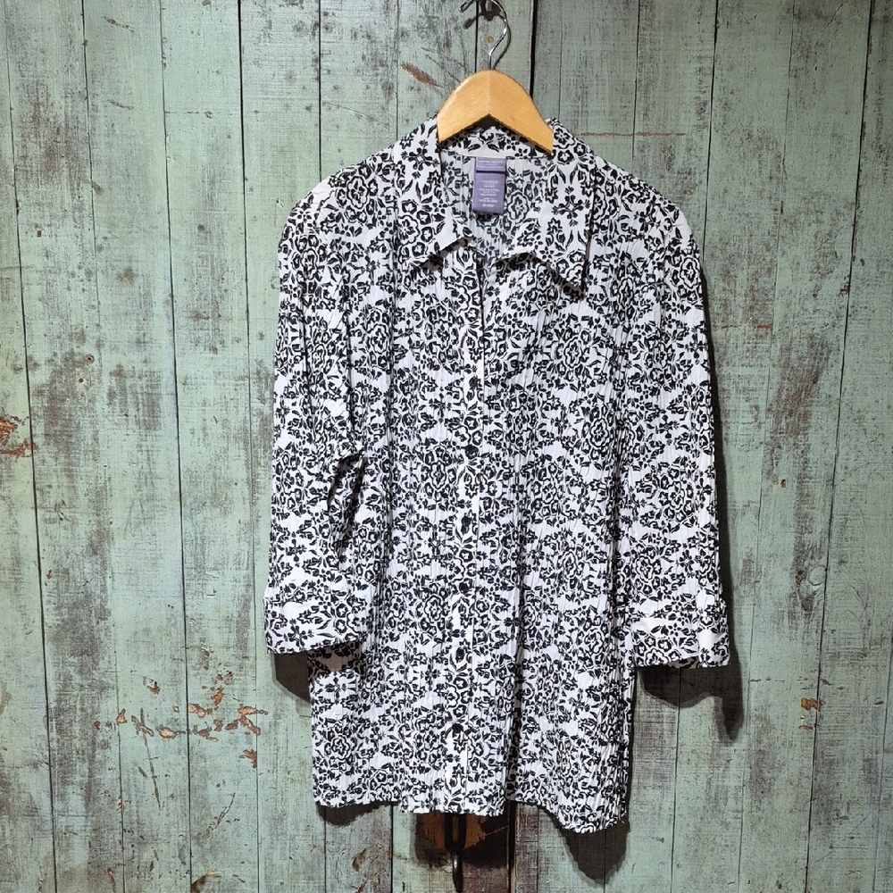 Laura Scott Monochrome Patterned Button Front Blouse